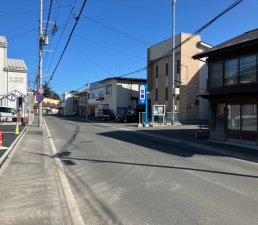 八戸市小中野、新築一戸建ての前面道路を含む現地写真画像です
