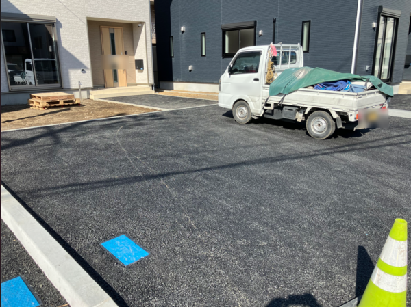 八戸市小中野、新築一戸建ての駐車場画像です