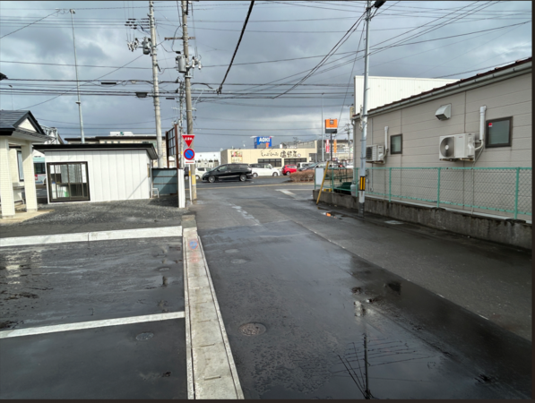 八戸市沼館、新築一戸建ての前面道路を含む現地写真画像です