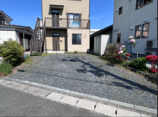八戸市諏訪、中古一戸建ての駐車場画像です