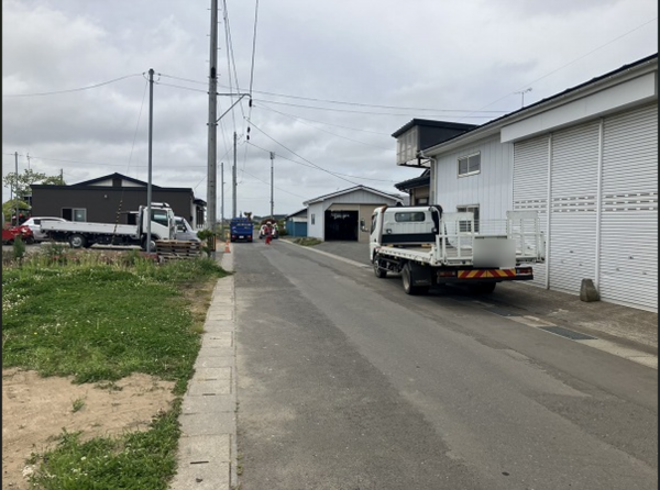 おいらせ町豊栄、土地の前面道路を含む現地写真画像です