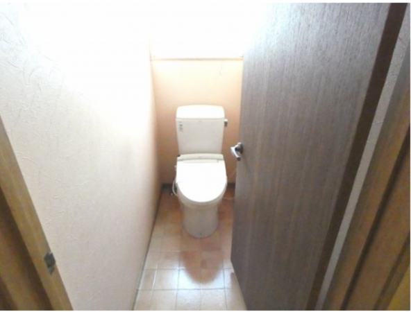 八戸市鮫町、収益物件/住宅のトイレ画像です