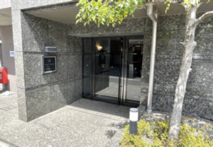 江東区亀戸、マンションのエントランス画像です
