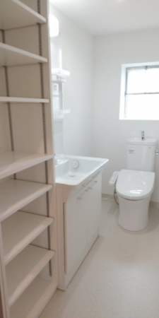 江東区東砂、マンションのトイレ画像です