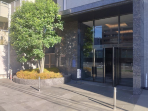 江東区亀戸、マンションのエントランス画像です