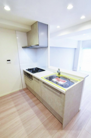 江東区亀戸、マンションのキッチン画像です