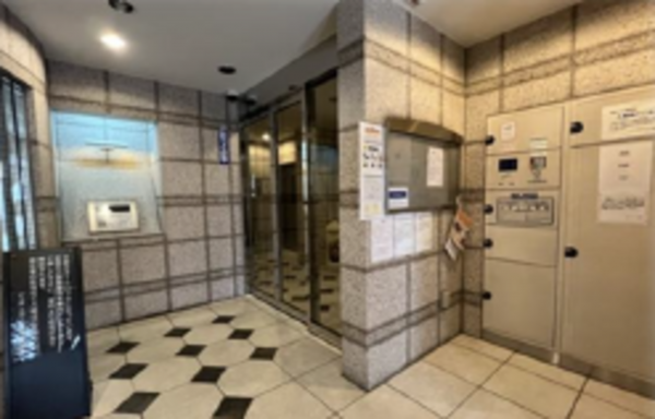 江東区亀戸、マンションのエントランス画像です