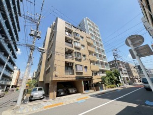 江東区亀戸、マンションの外観画像です