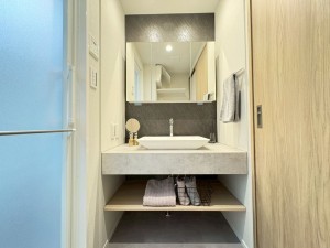 江東区大島、マンションの洗面画像です
