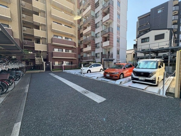江東区大島、マンションの駐車場画像です