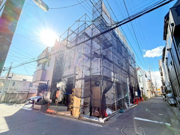 江東区大島、新築一戸建ての前面道路を含む現地写真画像です