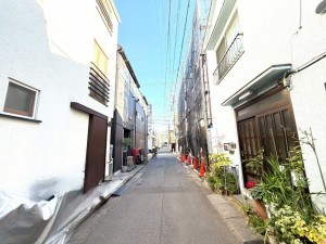 江東区大島、新築一戸建ての前面道路を含む現地写真画像です