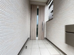 江東区亀戸、中古一戸建ての玄関画像です