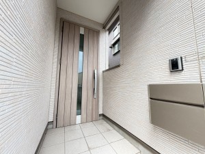 江東区亀戸、中古一戸建ての玄関画像です