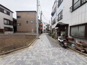 江東区東砂、土地の前面道路を含む現地写真画像です