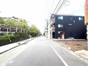 江東区大島、新築一戸建ての前面道路を含む現地写真画像です