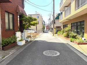 江東区大島、新築一戸建ての前面道路を含む現地写真画像です