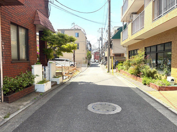 江東区大島、新築一戸建ての前面道路を含む現地写真画像です
