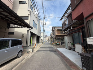 江東区東砂、新築一戸建ての前面道路を含む現地写真画像です