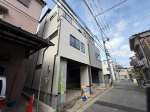 江東区東砂、新築一戸建ての前面道路を含む現地写真画像です