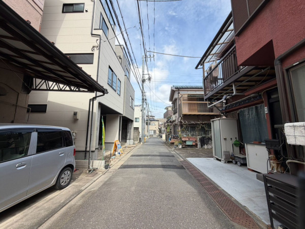 江東区東砂、新築一戸建ての前面道路を含む現地写真画像です