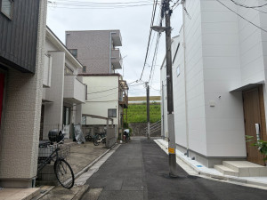 江東区東砂、新築一戸建ての前面道路を含む現地写真画像です