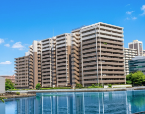 江東区枝川、マンションの外観画像です