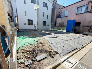 江東区大島、新築一戸建ての前面道路を含む現地写真画像です