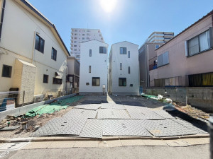 江東区大島、新築一戸建ての前面道路を含む現地写真画像です