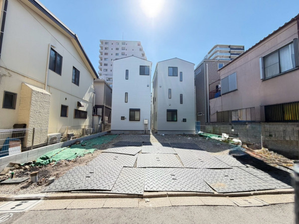 江東区大島、新築一戸建ての前面道路を含む現地写真画像です