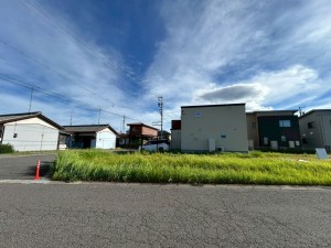 鈴鹿市末広南、土地の前面道路を含む現地写真画像です