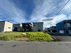 鈴鹿市末広南、土地の前面道路を含む現地写真画像です