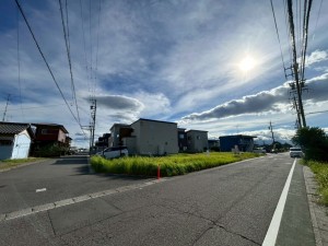鈴鹿市末広南、土地の前面道路を含む現地写真画像です