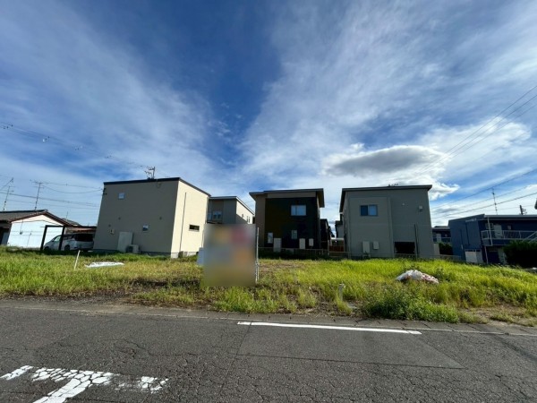鈴鹿市末広南、土地の前面道路を含む現地写真画像です