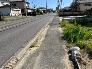 鈴鹿市東玉垣町、土地の前面道路を含む現地写真画像です