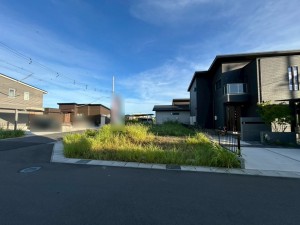 鈴鹿市南玉垣町、土地の前面道路を含む現地写真画像です
