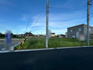 鈴鹿市南玉垣町、土地の前面道路を含む現地写真画像です