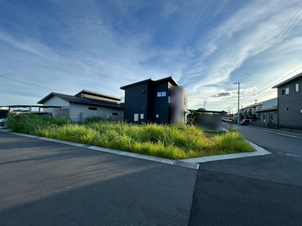 鈴鹿市南玉垣町、土地の前面道路を含む現地写真画像です