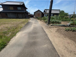 鈴鹿市下大久保町、土地の前面道路を含む現地写真画像です