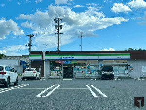 鈴鹿市小田町、土地のコンビニ画像です