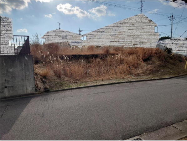 鈴鹿市小田町、土地の前面道路を含む現地写真画像です