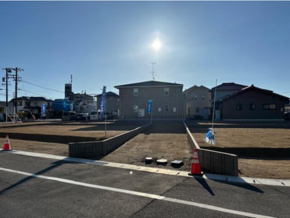鈴鹿市南玉垣町、土地の前面道路を含む現地写真画像です