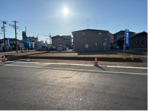 鈴鹿市南玉垣町、土地の前面道路を含む現地写真画像です