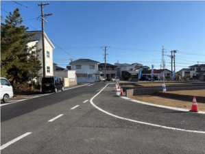 鈴鹿市南玉垣町、土地の前面道路を含む現地写真画像です
