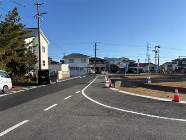 鈴鹿市南玉垣町、土地の前面道路を含む現地写真画像です