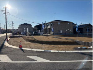 鈴鹿市南玉垣町、土地の前面道路を含む現地写真画像です