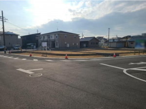 鈴鹿市南玉垣町、土地の前面道路を含む現地写真画像です