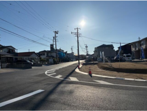 鈴鹿市南玉垣町、土地の前面道路を含む現地写真画像です