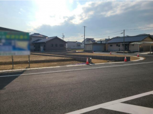 鈴鹿市南玉垣町、土地の前面道路を含む現地写真画像です