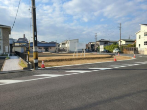 鈴鹿市南玉垣町、土地の前面道路を含む現地写真画像です